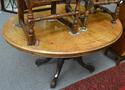 Lot 1231 - An inlaid walnut loo table