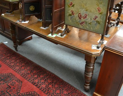 Lot 1241 - An oak dining table