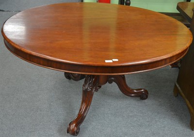 Lot 1267 - A Victorian mahogany loo table