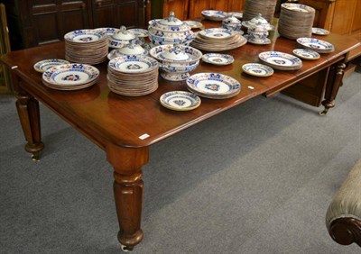 Lot 1290 - A 19th century mahogany extending dining table with two additional leaves