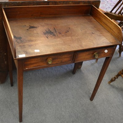 Lot 1304 - A Georgian mahogany washstand and oak side table with single drawer (2)