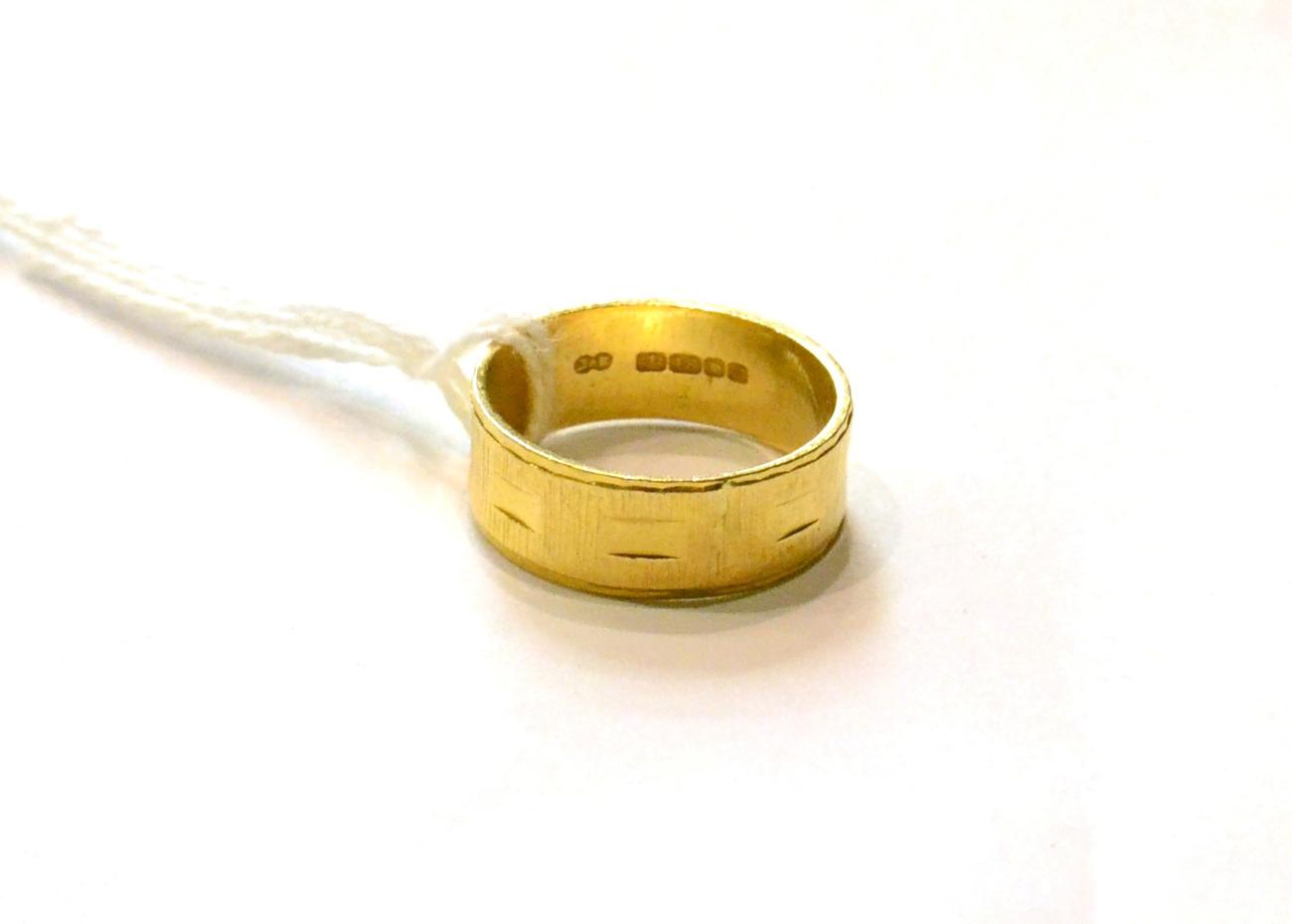 Lot 61 - An 18ct gold band ring