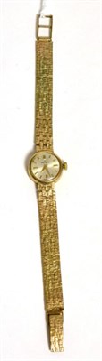 Lot 303 - A lady's 9ct gold cased 'Helvetia' watch