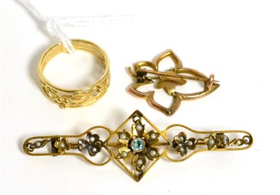 Lot 319 - A vine motif ring, finger size N1/2, an aquamarine and pearl brooch and a 9ct gold ivy brooch (3)