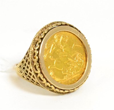 Lot 331 - A 1902 gold sovereign in a 9ct ring mount