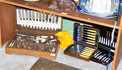 Lot 406 - An oak cased canteen of silver plated flatware, a cased set of mother-of-pearl fruit knives and...