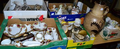 Lot 1147 - A quantity of ceramics including Royal Albert 'Old Country Roses', Royal Doulton, studio...