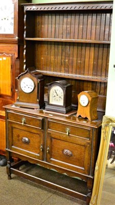 Lot 1212 - An oak dresser