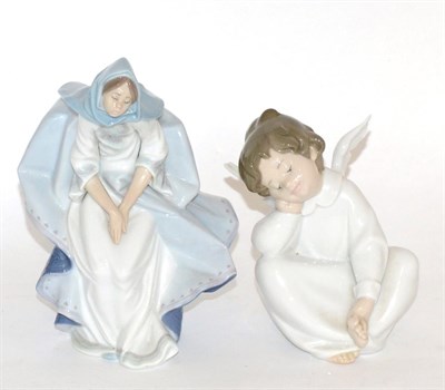 Lot 36 - A Lladro figure, model 5747, boxed and Lladro Angel Dreaming, model 04961, boxed