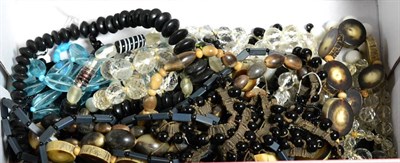 Lot 106 - Beaded necklaces including agate, crystal and French jet