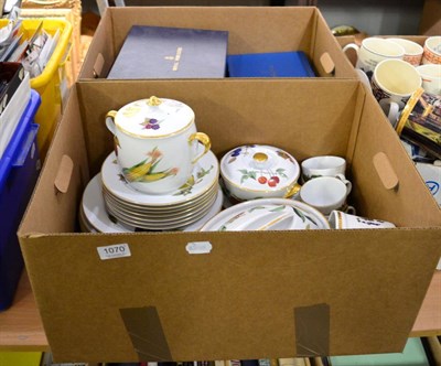 Lot 1070 - A quantity of Royal Worcester Evesham dinnerwares (two boxes)