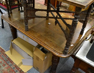 Lot 1175 - An oak dining table