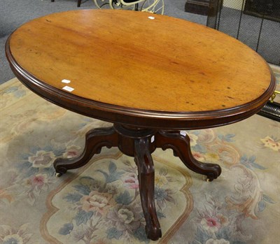 Lot 1202 - A Victorian mahogany loo table