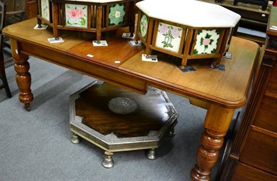 Lot 1418 - A Victorian mahogany wind out dining table