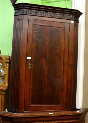 Lot 1447 - A George III mahogany hanging corner cupboard