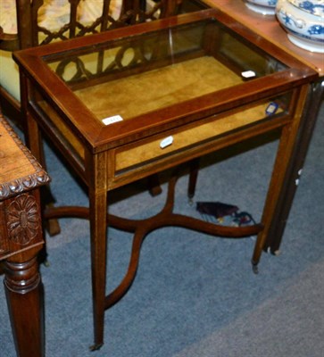 Lot 1473 - An Edwardian mahogany bijouterie table