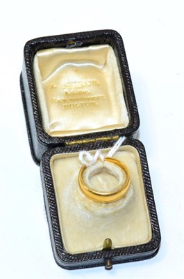 Lot 93 - A 22ct gold band ring