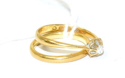 Lot 118 - A 22ct gold band ring and an 18ct gold solitaire ring (2)