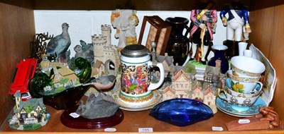 Lot 195 - A quantity of 20th century ceramics and collectables