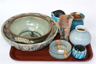 Lot 222 - A tray of studio pottery