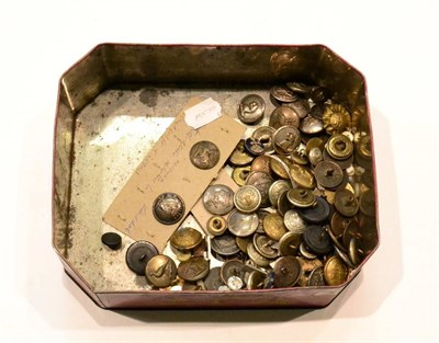 Lot 465 - Assorted 19th century and later livery buttons