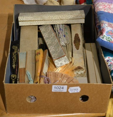 Lot 1024 - Twenty one assorted 19th century and later fans, with mother of pearl, bone, wood and plastic...