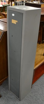 Lot 1191 - A gun cabinet