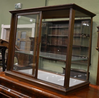 Lot 1295 - An early 20th century oak framed glazed table top display cabinet