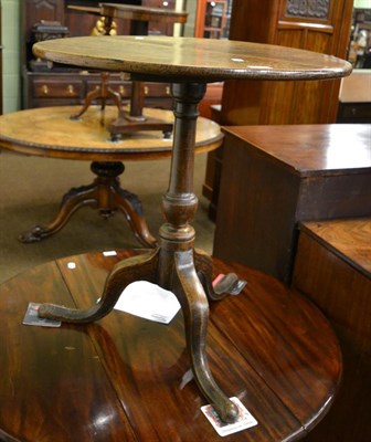 Lot 1358 - An oak tripod table