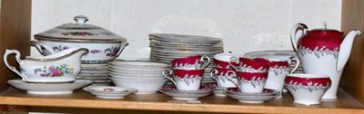 Lot 140 - An extensive Paragon dinner service and an Aynsley 'Oak Leaf' coffee set (qty)