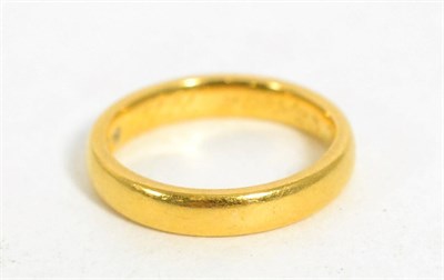 Lot 228 - A 22ct band ring, finger size K1/2