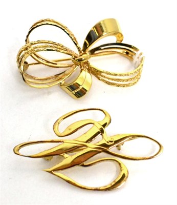 Lot 241 - A 9ct gold 'H' brooch and a 9ct gold bow brooch (2)