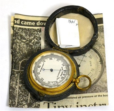 Lot 252 - A travelling barometer