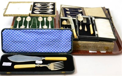 Lot 326 - A group of silver and silver plate cased flatware