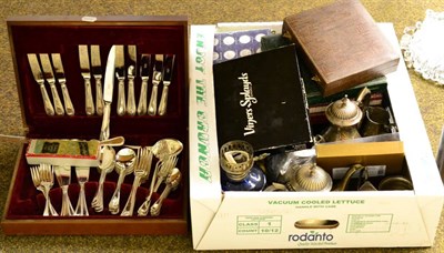 Lot 341 - A group of silver plate including a canteen of flatware etc