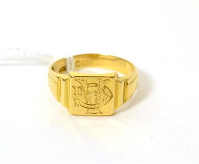 Lot 391 - An 18ct gold signet ring, finger size T