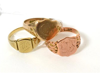 Lot 395 - Three 9ct gold signet rings