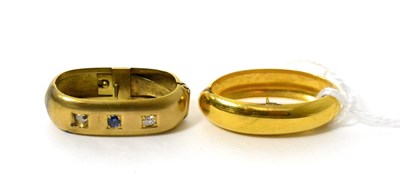 Lot 430 - A diamond and sapphire scarf clip (one setting vacant) and a plain scarf clip, stamped '9CT'