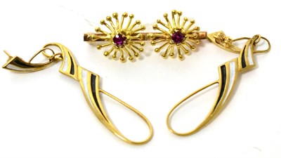 Lot 437 - A garnet brooch and a pair of 9ct gold enamel pendant earrings