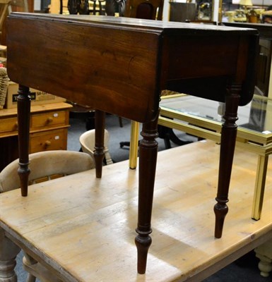 Lot 1086 - A Victorian mahogany Pembroke table