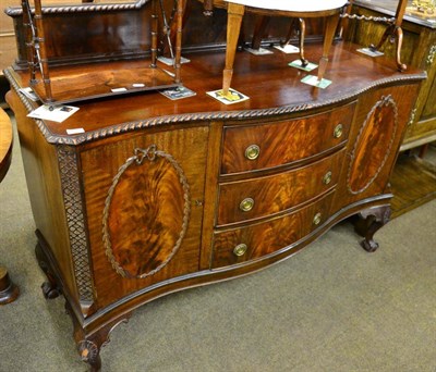 Lot 1257 - A bow fronted mahogany sideboard