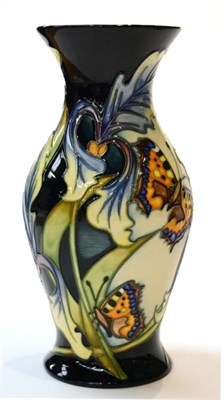 Lot 91 - A modern Moorcroft Apollo pattern vase, 19.5cm (boxed)