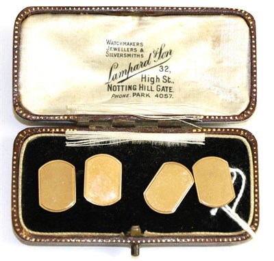 Lot 136 - A set of 9ct gold cufflinks