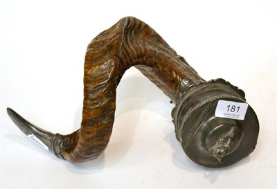 Lot 181 - A rams horn table snuff