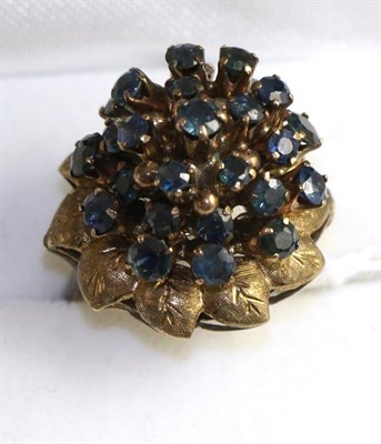 Lot 220 - A sapphire ring stamped '14k'