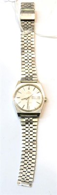 Lot 231 - A stainless steel automatic wristwatch signed Omega, Geneve