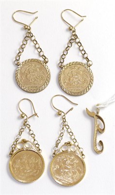 Lot 329 - Two pairs of imitation sovereign earrings and a 9ct gold 'J' pendant