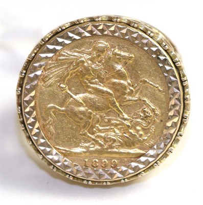 Lot 395 - An 1899 sovereign loose mount in a 9ct gold ring