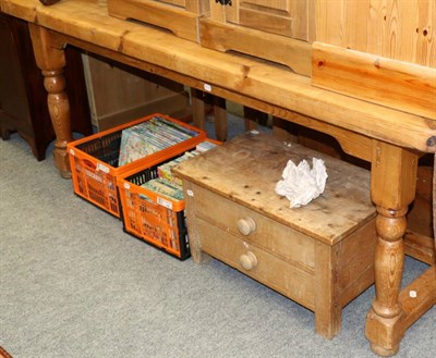 Lot 1152 - A pine farmhouse table