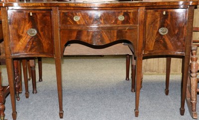 Lot 1182 - A George III small mahogany sideboard